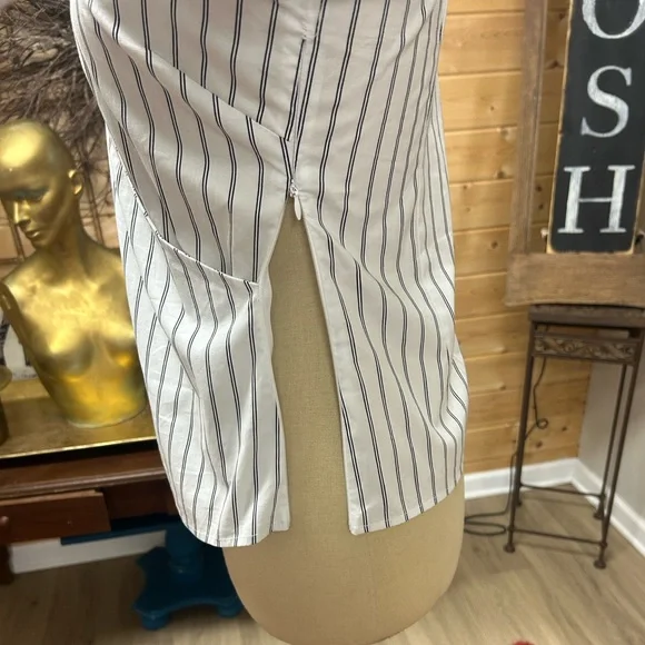 Aqua ruffle sleeve blouse - Picture 8 of 9